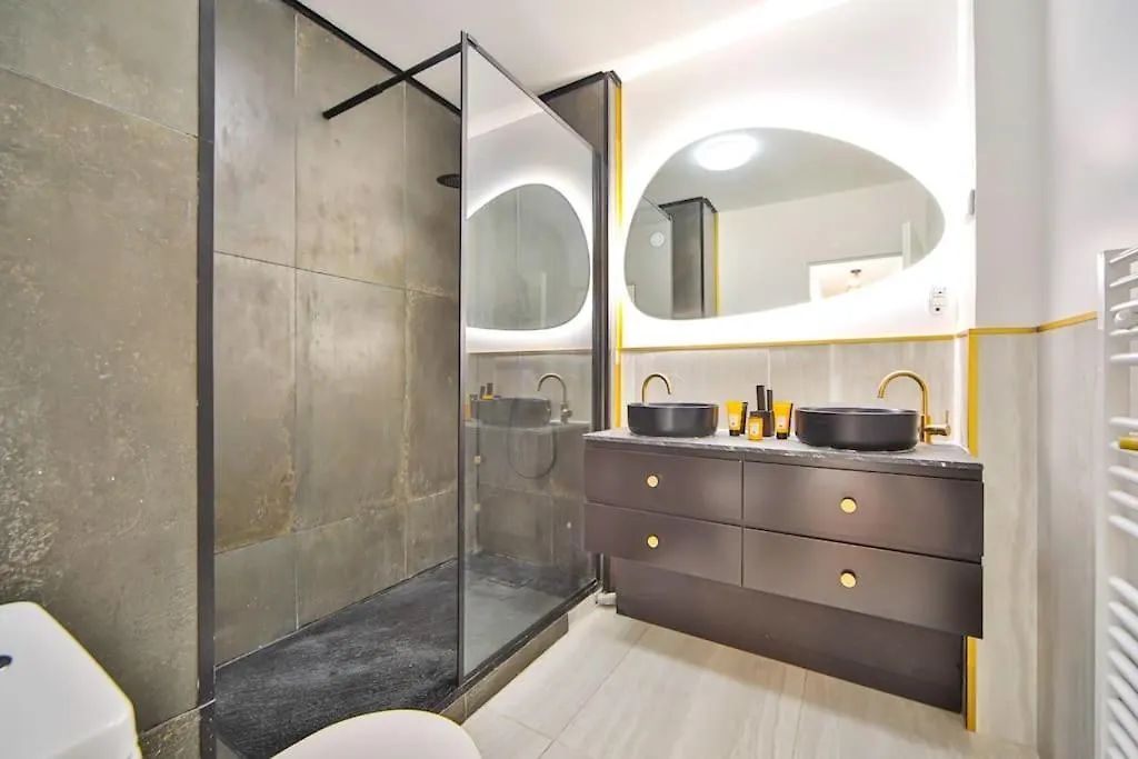 Tres Bel Appartement 8P Canal Saint Martin Parigi