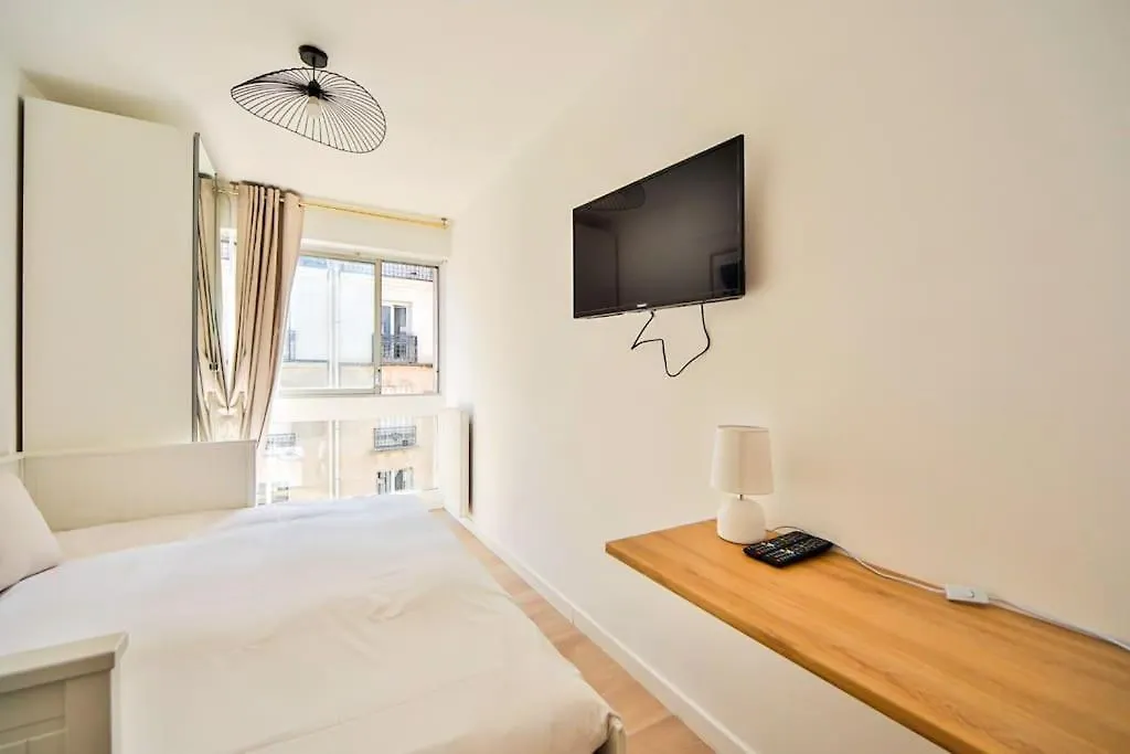 Apartment Tres Bel Appartement 8P Canal Saint Martin Paris