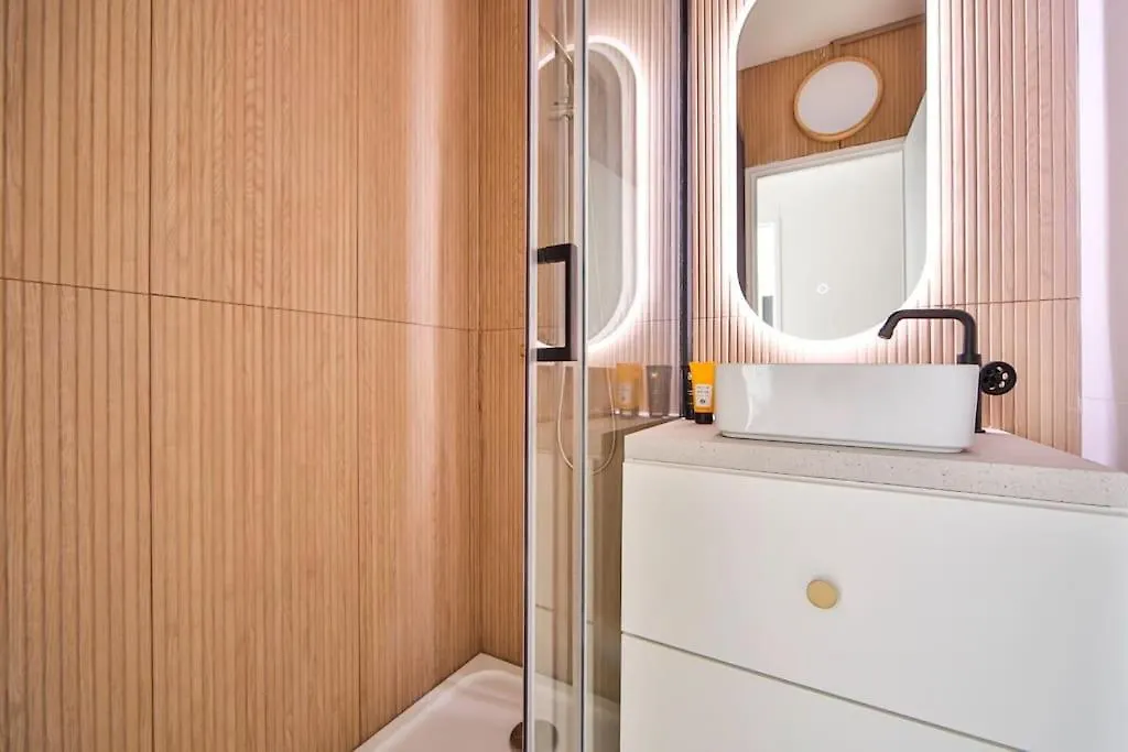 Apartment Tres Bel Appartement 8P Canal Saint Martin Paris