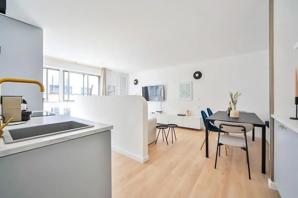 Apartment Tres Bel Appartement 8P Canal Saint Martin Paris France